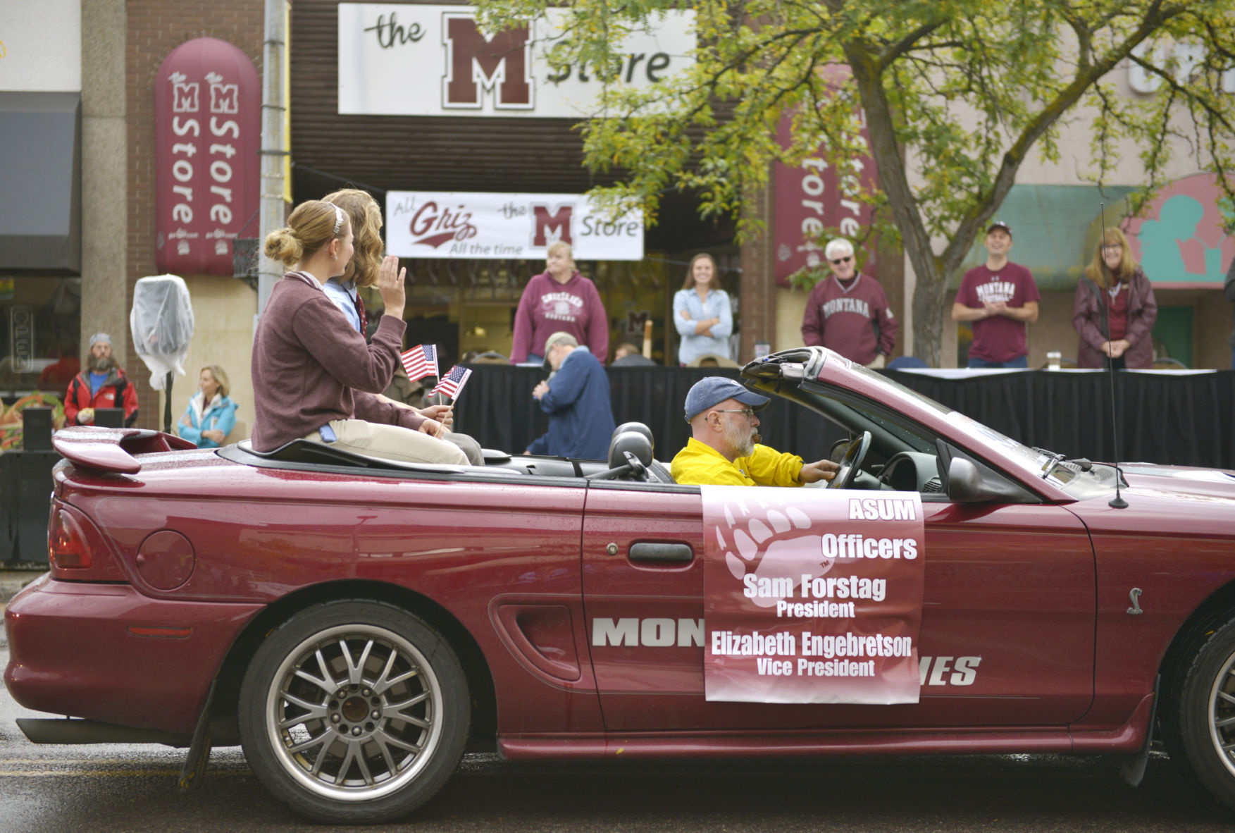 100216 homecoming parade gallery2 kv.jpg